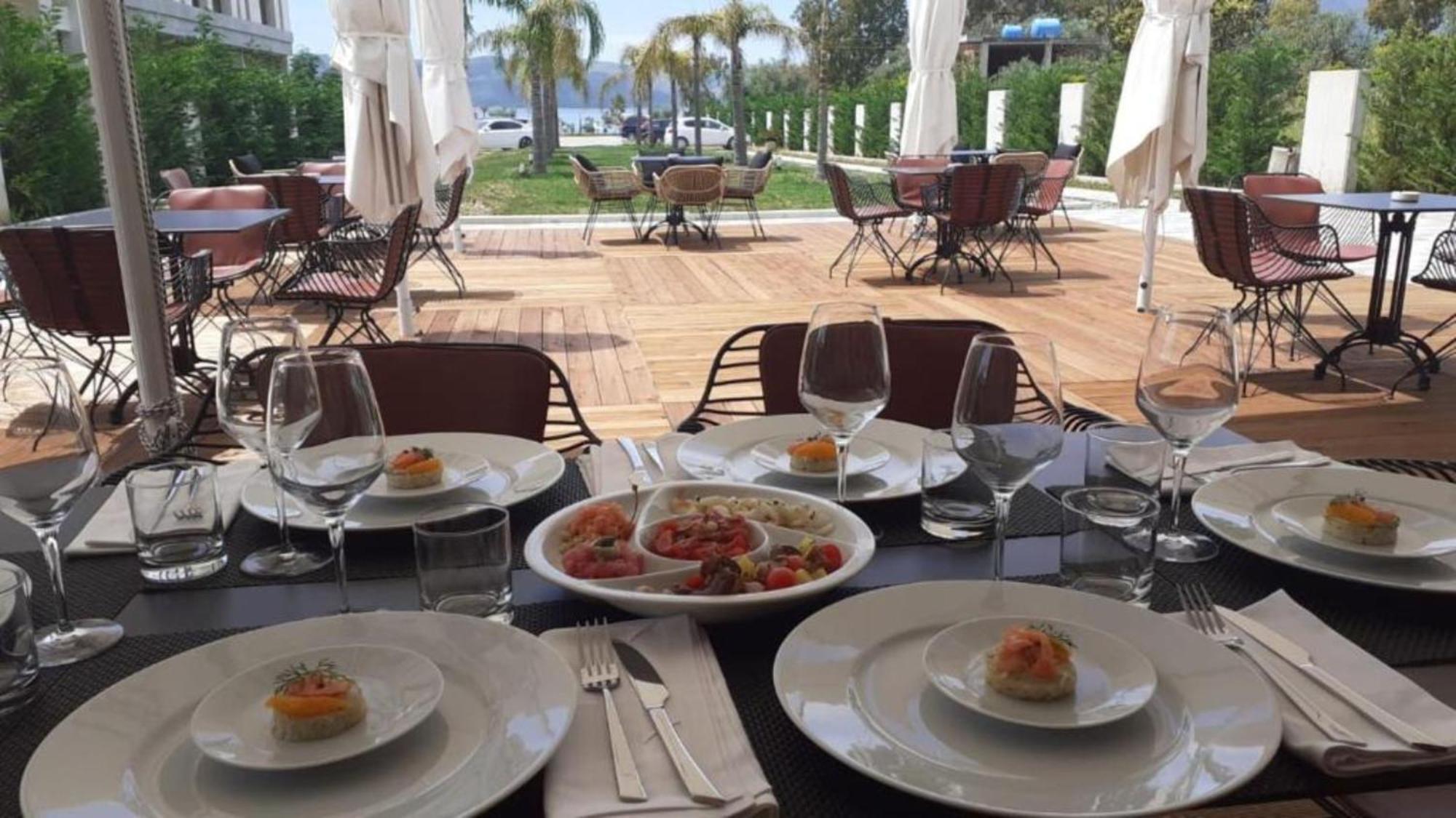 A&G Hotel Radhimë Εξωτερικό φωτογραφία