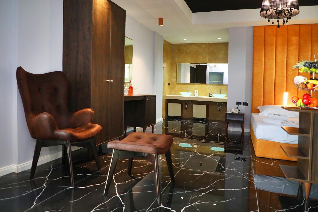A&G Hotel Radhimë Εξωτερικό φωτογραφία